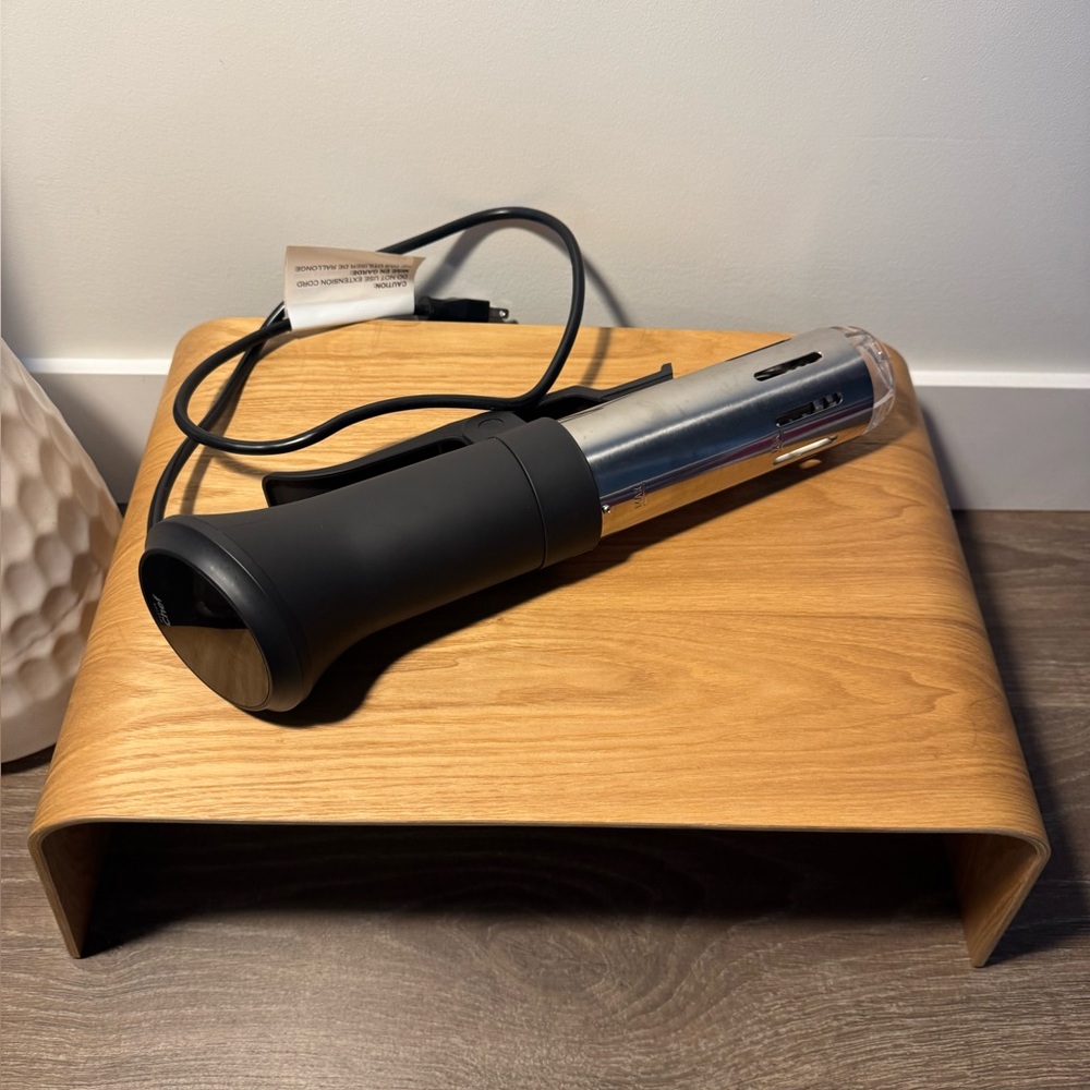 Black and Silver Sous Vide Precision Cooker